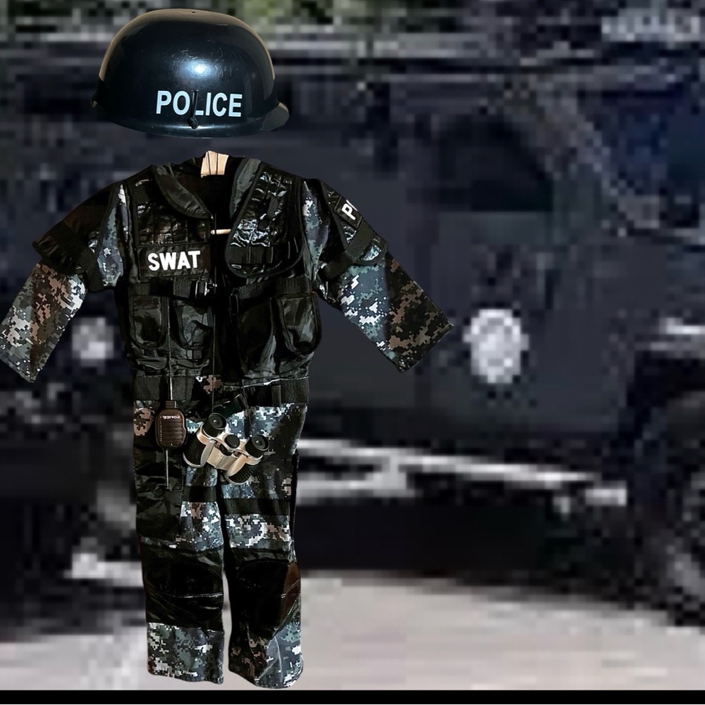 Teetot SWAT costume w/ Accesories Size 3-4.
